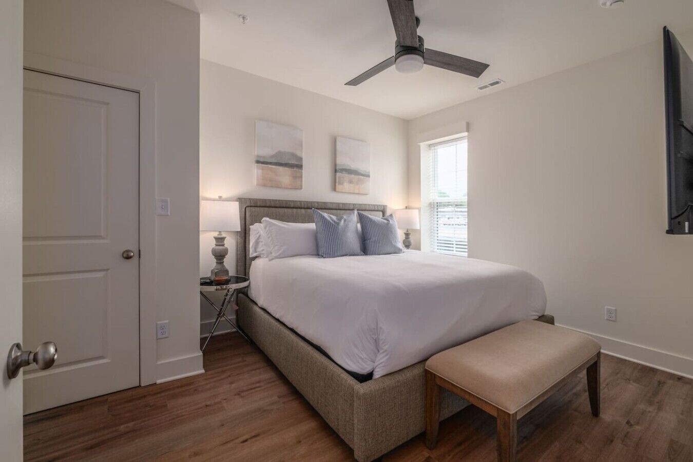 1 chambre, fer et planche à repasser, Wi-Fi, literie fournie