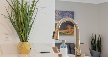 DESIGNER 4-bedroom 2 Bath POOL, SPA & ARCADE! Santa Clarita Valley