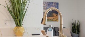 DESIGNER 4-bedroom 2 Bath POOL, SPA & ARCADE! Santa Clarita Valley