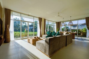 TV - Savva Villa Ubud
 (Bali)