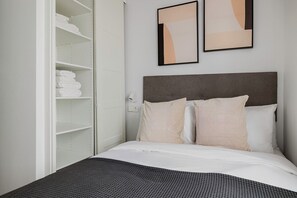 2 bedrooms, iron/ironing board, WiFi, bed sheets