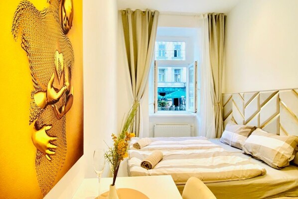 1 bedroom, WiFi, bed sheets - Charming Ottakring Room with Incredible City Views (Vienna)