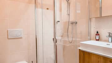 Bruser, hårtørrer, håndklæder