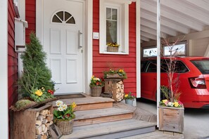 Exterior detail - Apartment 'Ferienwohnung Sommerseite' with Private Terrace and Wi-Fi (Baiersbronn)