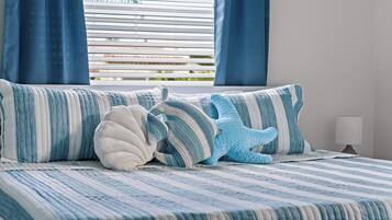 3 habitaciones, tabla de planchar con plancha y cuna de viaje