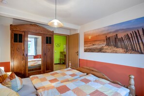 2 bedrooms, iron/ironing board, free WiFi, bed sheets