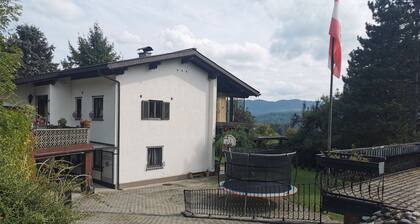 Appartement 'Apartement Left' avec terrasse privée et jardin partagé