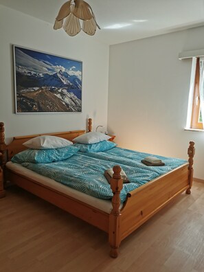 2 bedrooms, bed sheets