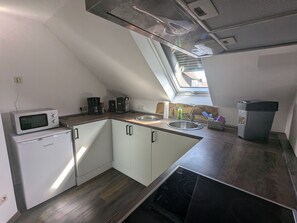 Refrigerador, microondas, horno, placa de cocina