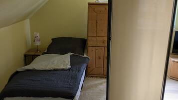 1 slaapkamer, een strijkplank/strijkijzer, gratis wifi, beddengoed