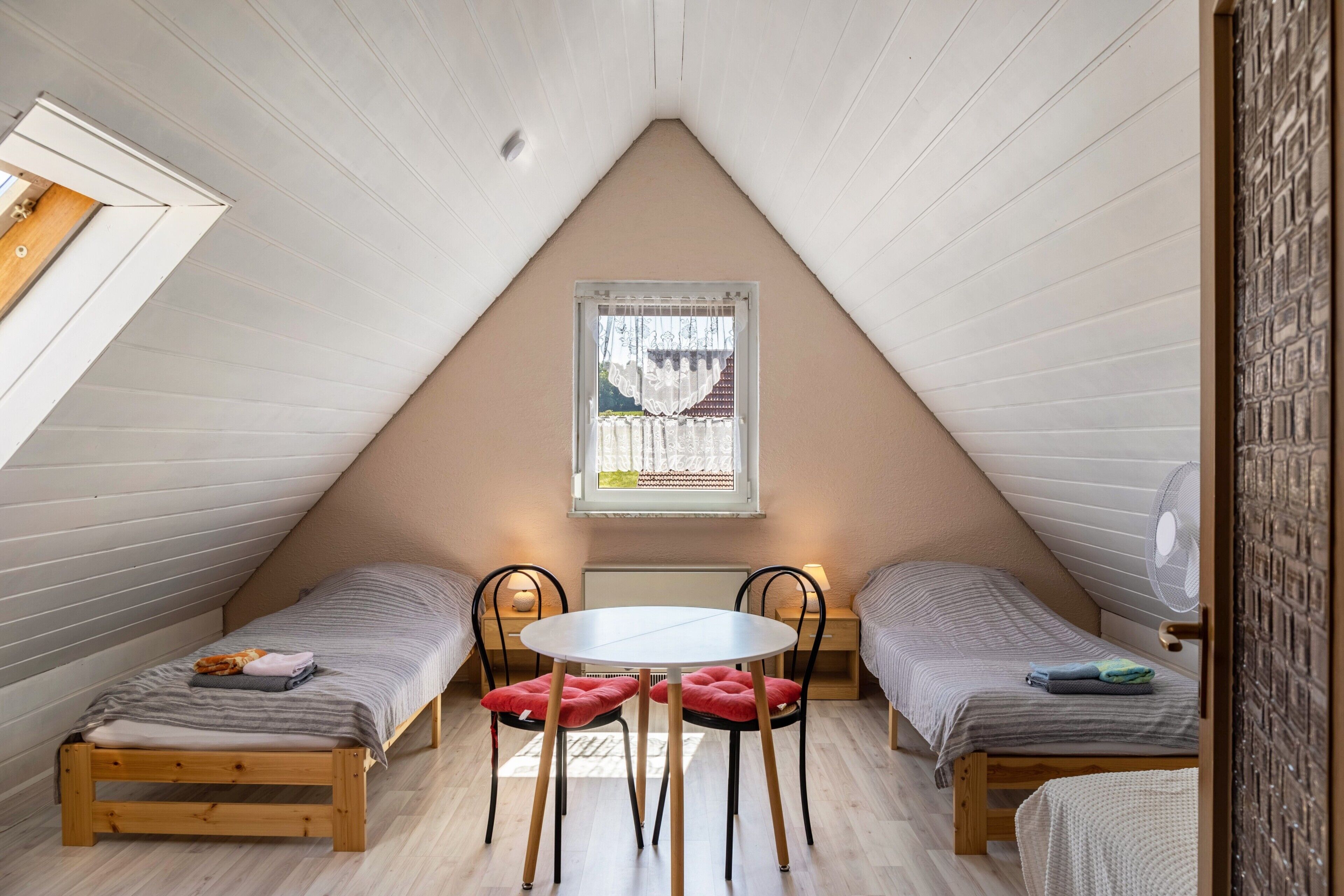 3 bedrooms, iron/ironing board, WiFi (free), bed sheets