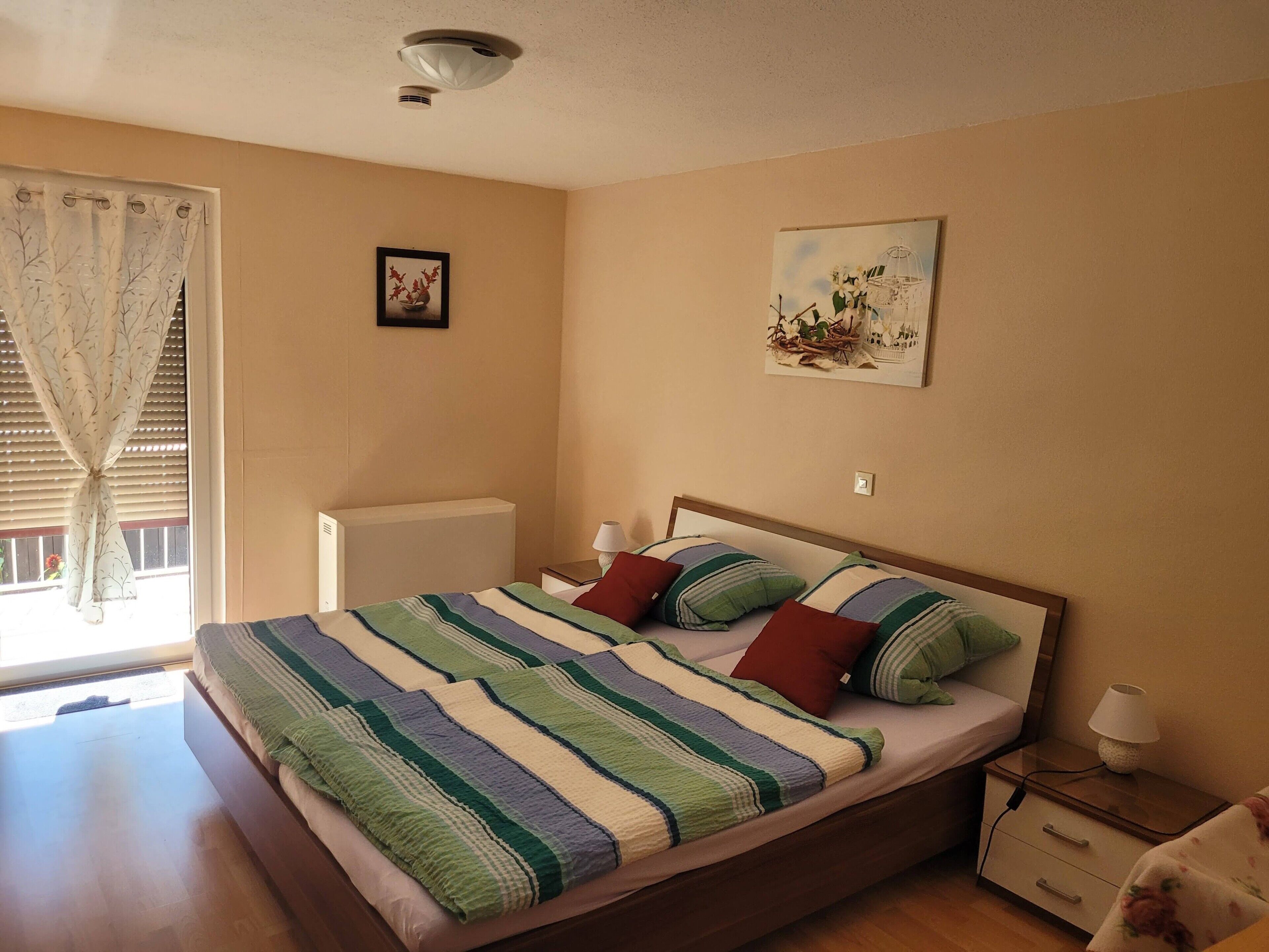 3 bedrooms, iron/ironing board, free WiFi, bed sheets