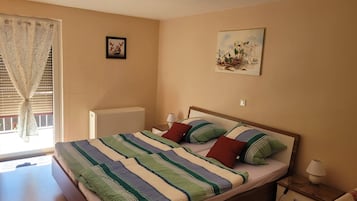 3 bedrooms, iron/ironing board, free WiFi, bed sheets