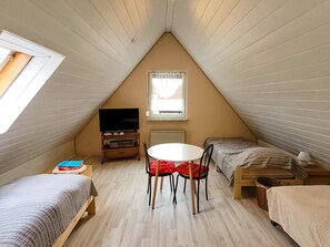 3 bedrooms, iron/ironing board, free WiFi, bed sheets