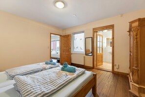 2 bedrooms, free WiFi - Apartment 'Ferienwohnung Achterdöör' with Private Terrace, Private Garden and Wi-Fi (Barkenholm)