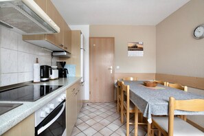 Kühlschrank, Ofen, Herdplatte, Geschirrspüler