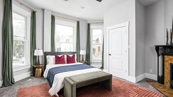 4 quartos, escrivaninha, ferros/tábuas de passar roupa