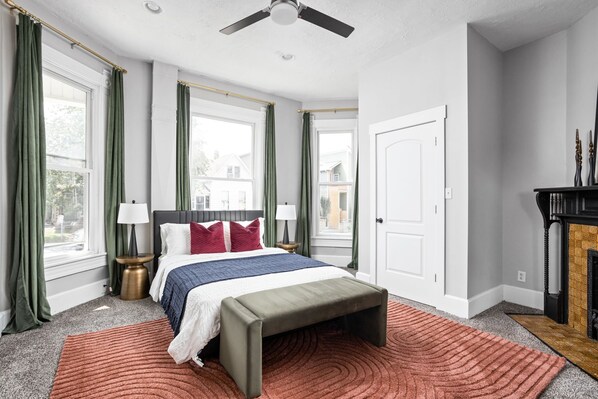 4 bedrooms, desk, iron/ironing board, free WiFi