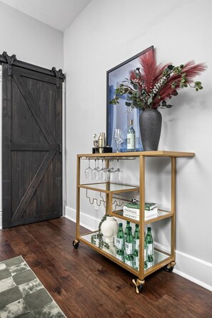 Interior - Spacious 4-bedroom house in enchanting Indianapolis with BBQ, Games and FirePit (Indianapolis)