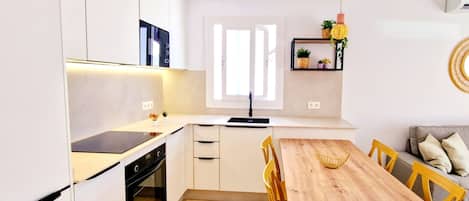 Fridge, microwave, oven, stovetop