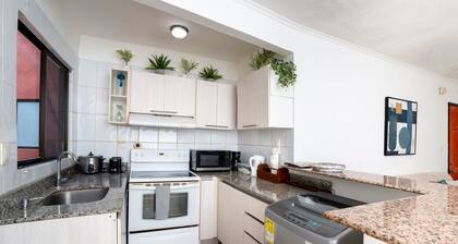 ¡A 1 Cuadra de la Playa! Apartamento en Condominio, Playa Tamarindo