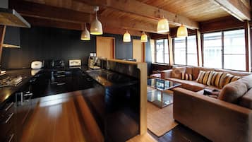Cabin, 2 Bedrooms, Non Smoking | Private kitchen