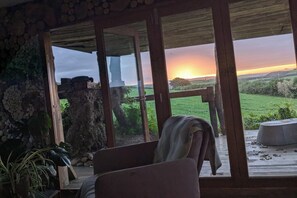 Terrace/patio - Cosy rustic cabin with hot tub and country views (Llanelli)