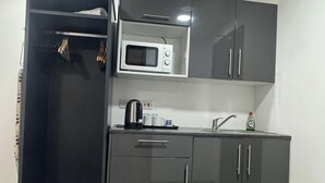 Coffee/tea maker, fridge, microwave - Studio - Sleeps 2 - Parking - Wifi (Nottingham)