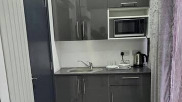 Coffee/tea maker, fridge, microwave, oven