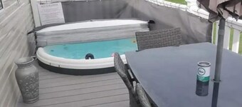 Cosy hottub caravan Retreat in Lincolnshire