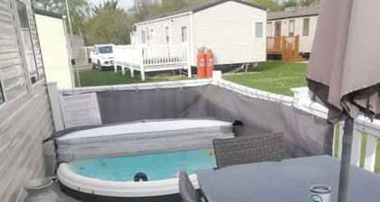 Cosy hottub caravan Retreat in Lincolnshire