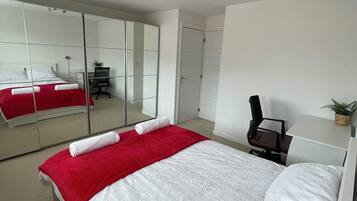 4 bedrooms, iron/ironing board, WiFi, bed sheets