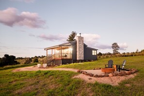 Luxury Cabin, Mountain View | Terrace/patio - The Firebreak (Neumgna)