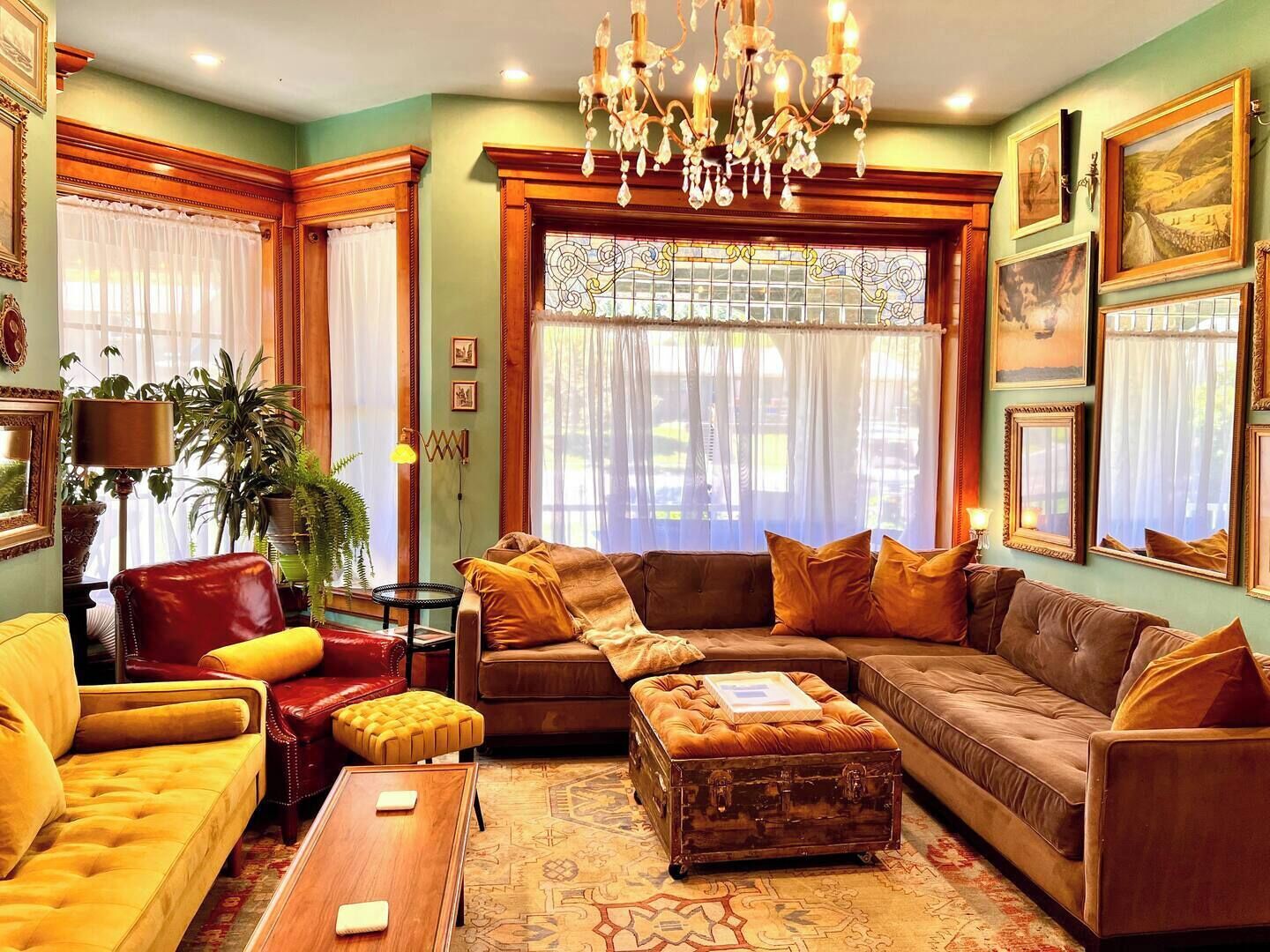 تلفزيون ذكي، ألعاب فيديو، كرة قدم الطاولة، كُتُب