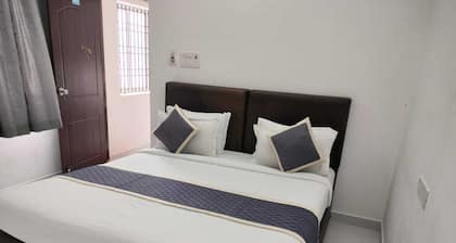 Eben Service Apartment