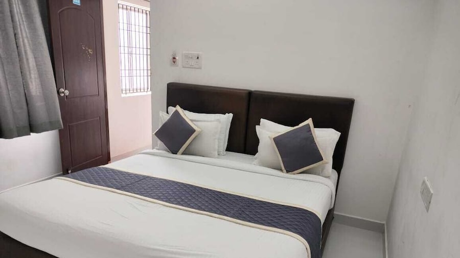 Eben Service Apartment