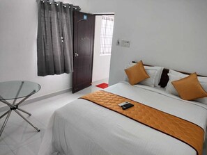 Deluxe Double Room | Free WiFi, bed sheets - Eben Service Apartment  (Chennai)