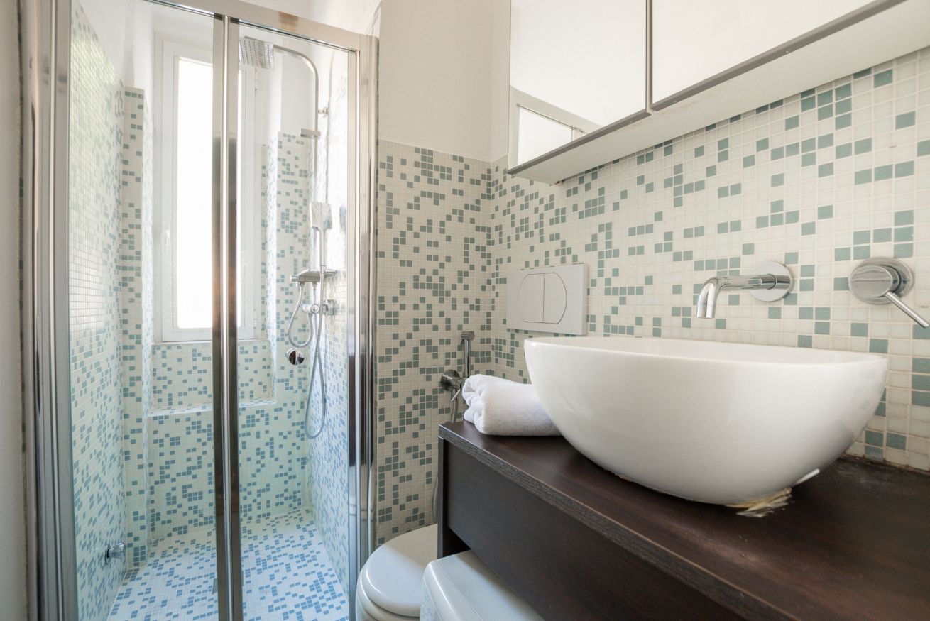 Dusche, Haartrockner, Handtücher