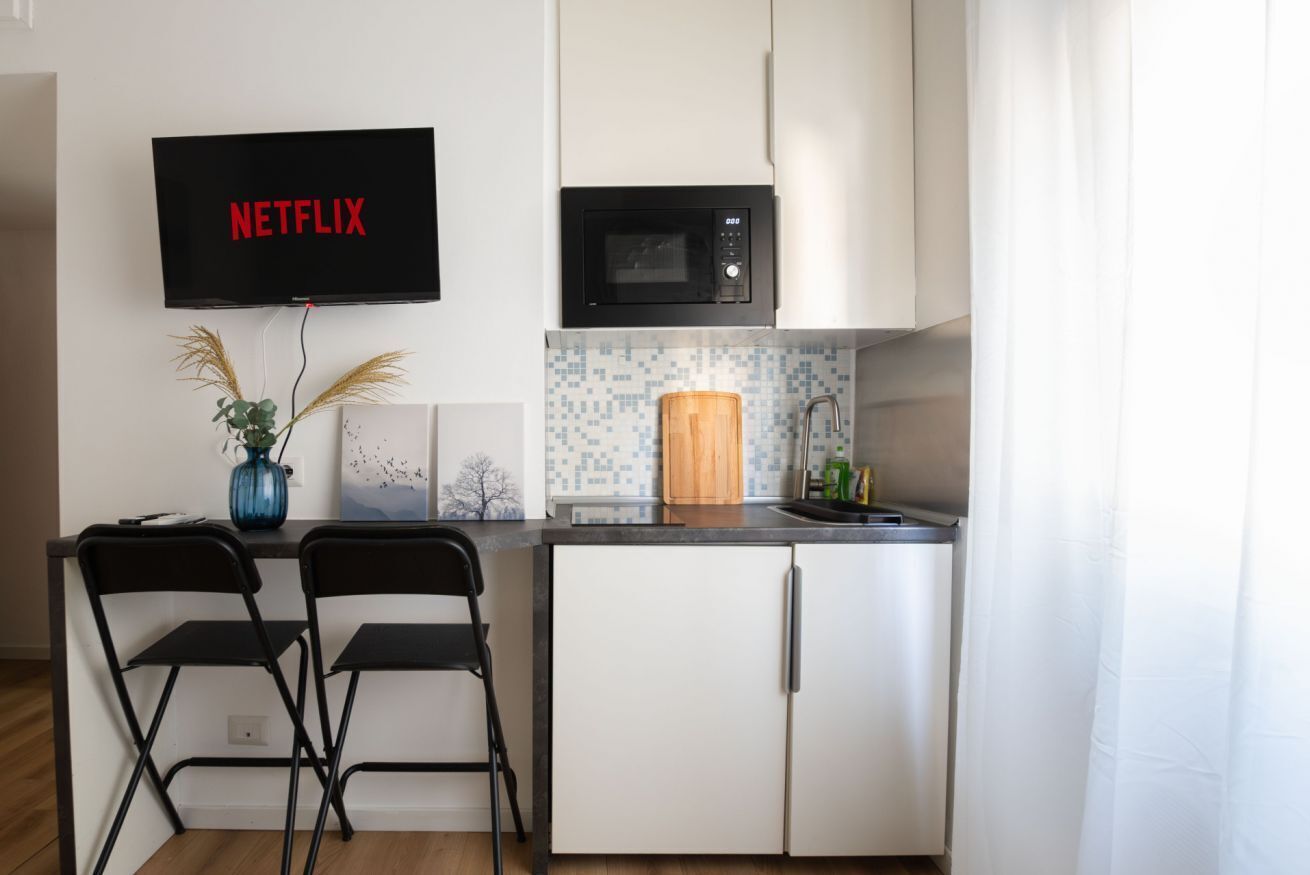 Kühlschrank, Mikrowelle, Herdplatte, Geschirrspüler