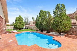 Pool - Charming 3 bedroom house with WiFi, AC beautiful backyard and pool.  (El Paso)