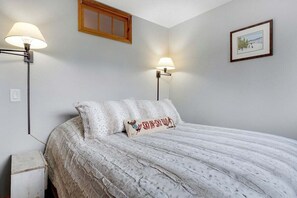 2 bedrooms, free WiFi, bed sheets - Brookside II B-303 - Sunday River Slopeside Condominium (Newry)