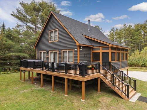 The Après Inn w/ Hot Tub and Fireplace!