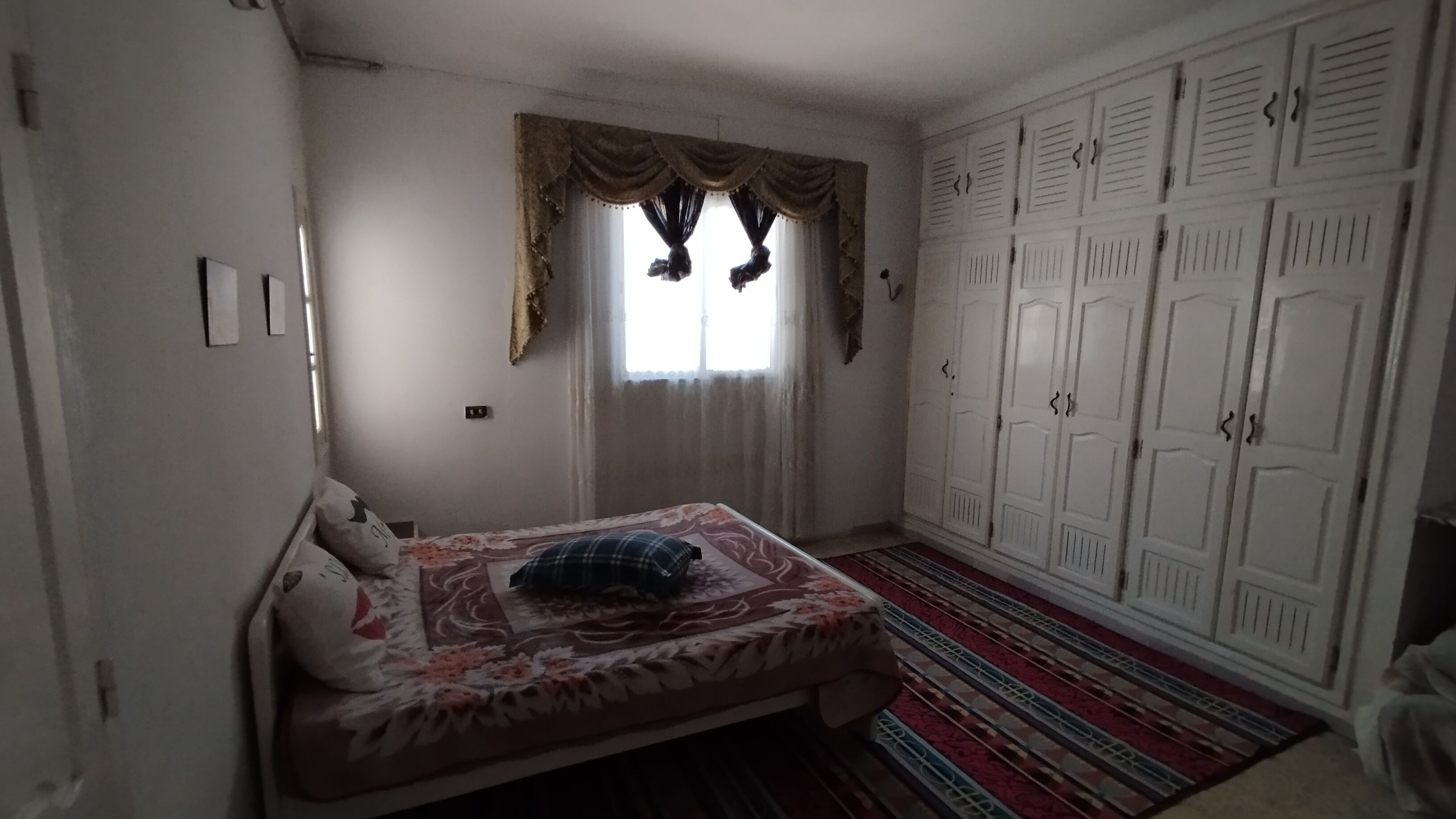 2 dormitorios, tabla de planchar con plancha, cuna de viaje y wifi