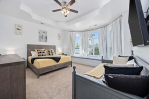 8 chambres, bureau, fer et planche Ă repasser, lit parapluie