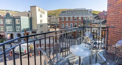 * Free Ski Rentals* Ski-In / Ski-Out Designer Condo ON Main Street! No Car Needed - Walk Everywhere