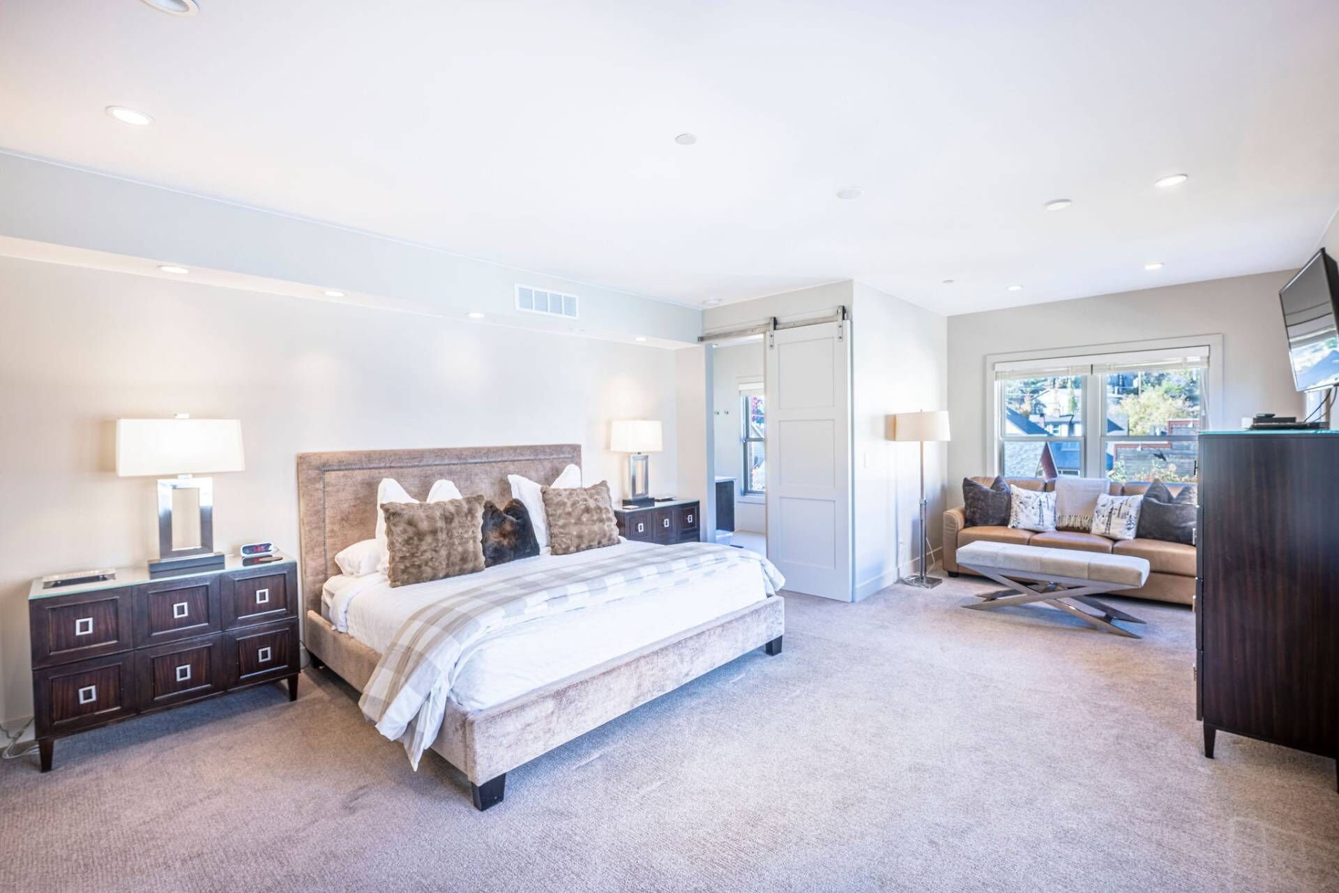 2 Schlafzimmer, Zimmersafe, Bügeleisen/Bügelbrett, kostenloses WLAN