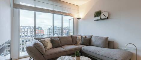 Télévision, chaîne hi-fi, espaces bureaux