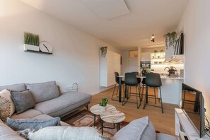 TV, stereoanlegg og kontorer