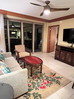 Smart TV, ping pong - Chic 2-bedroom 2 bathroom hotel suite in enchanting Ka'anapali Beach, Hawaii (Lahaina)