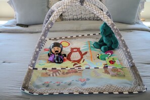 3 bedrooms, desk, iron/ironing board, travel cot